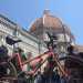 La bici ferma sotto la cappella di Santa Maria del Fiore a Firenze